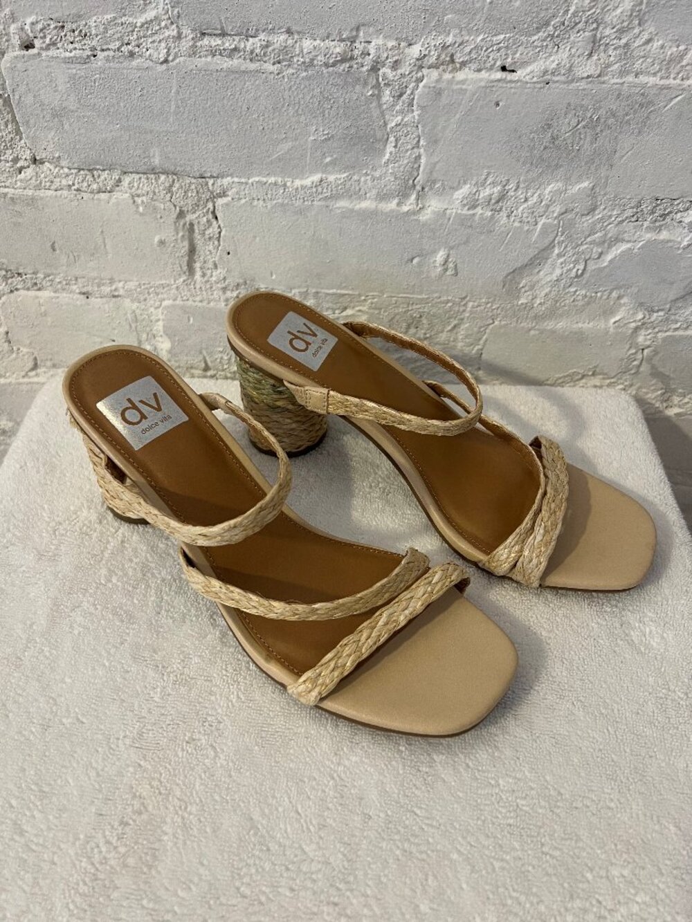 DV Dolce Vita Women's Minnee Raffia Woven Strappy Block Heel Sandals Gold Sz 8.5